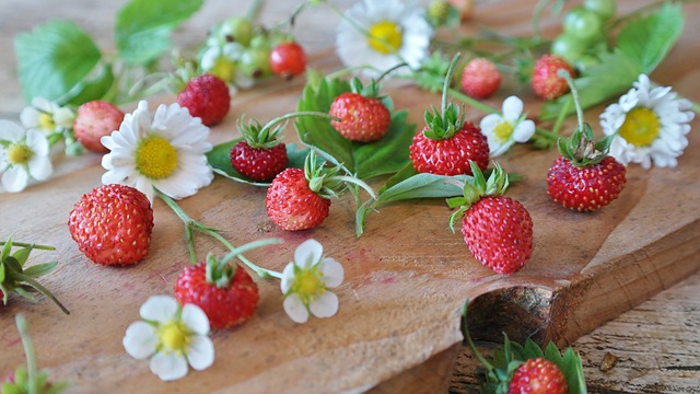 strawberries 1463806 640